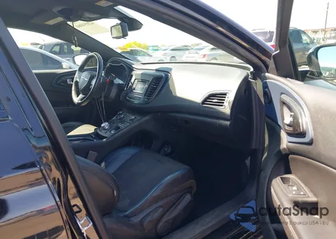 2015 Chrysler 200 S z USA, uszkodzony, nr VIN 1C3CCCBB1FN670130